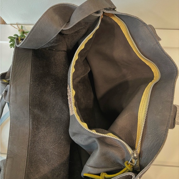 AMAZING Let & Her Oversized Gray Aztec 100% Leather Bag - Picture 12 of 12